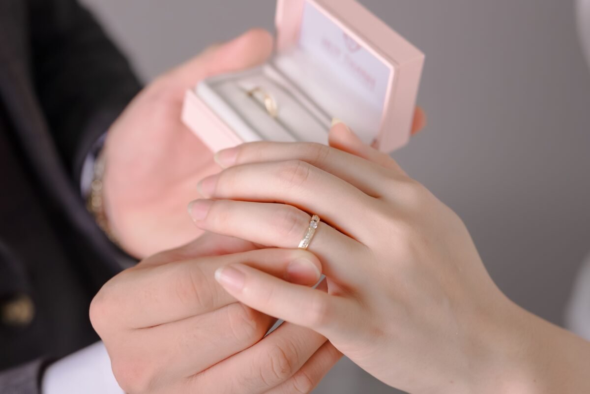 Can a promise ring look like an engagement ring?
