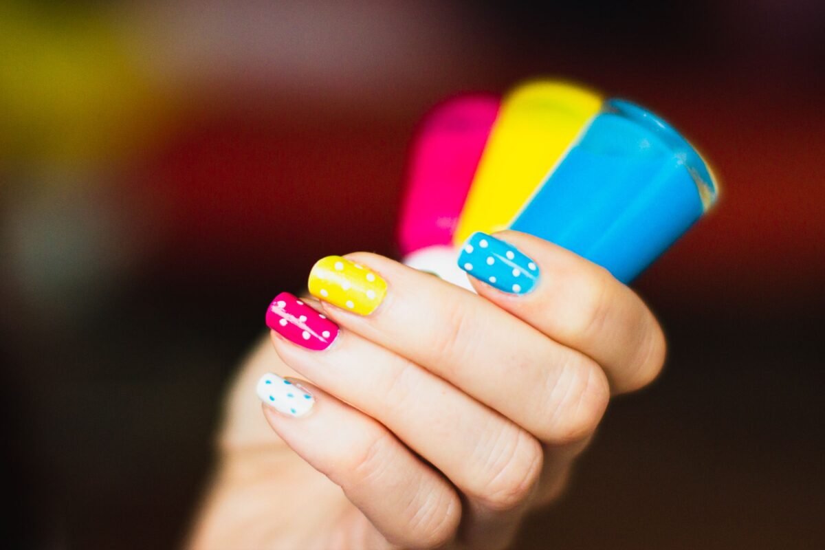 Single-Dot Accent Nails