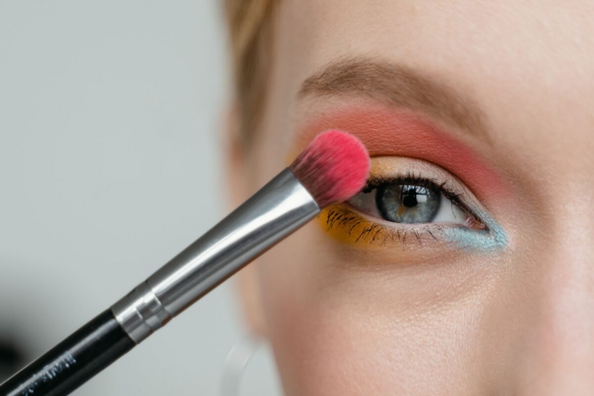 how to apply eyeshadow