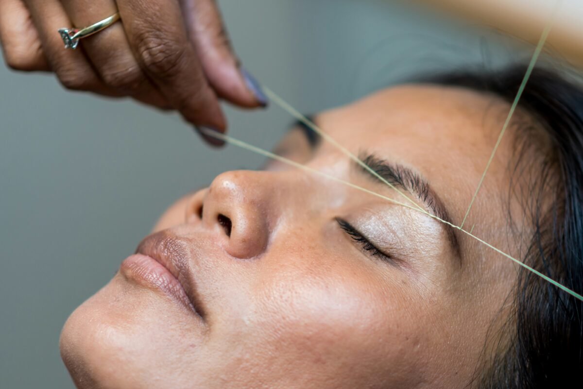 What Is Eyebrow Threading Technique? How the Thread Works
